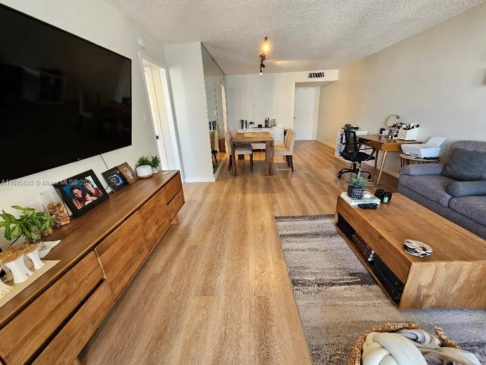 18061 Biscayne Blvd, #1602