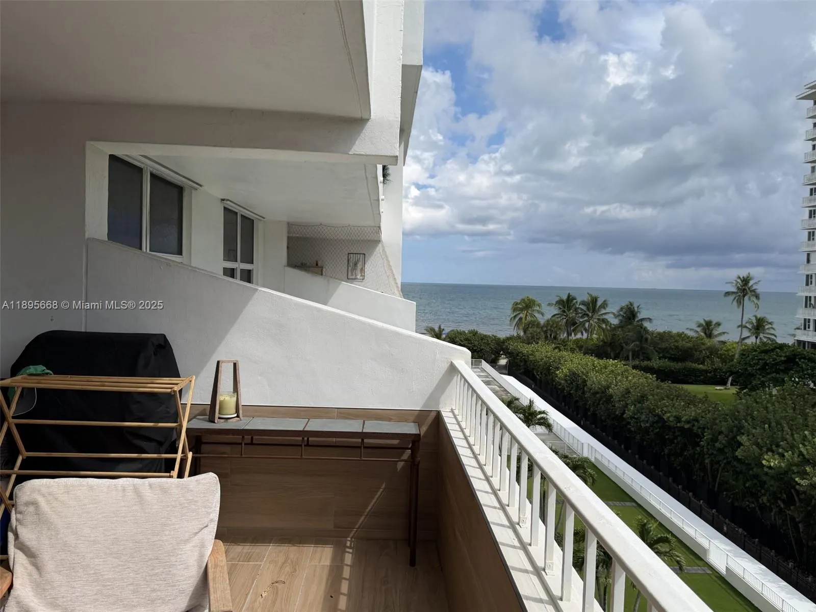 199 Ocean Lane Dr, #607