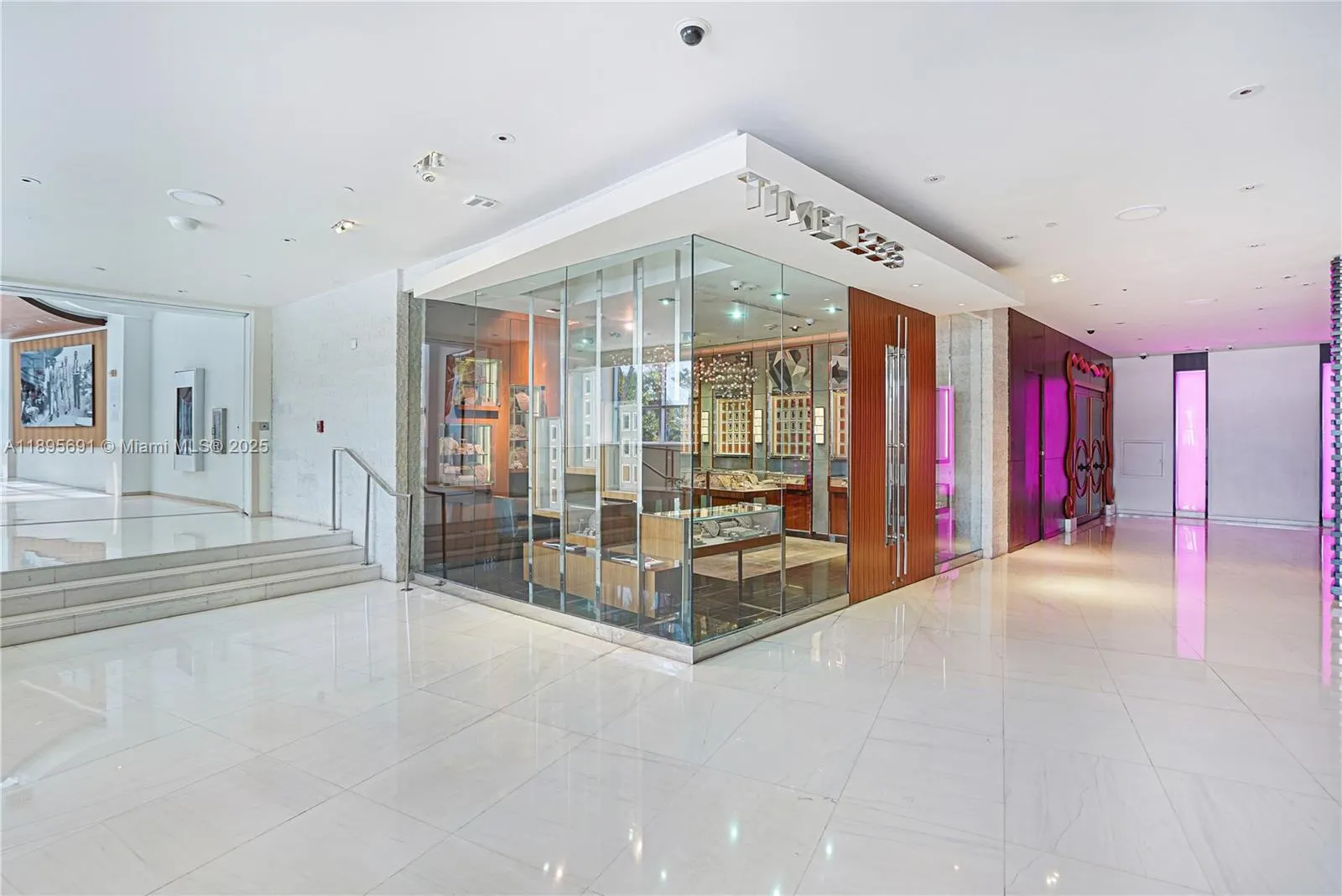 4401 Collins Ave, #2011