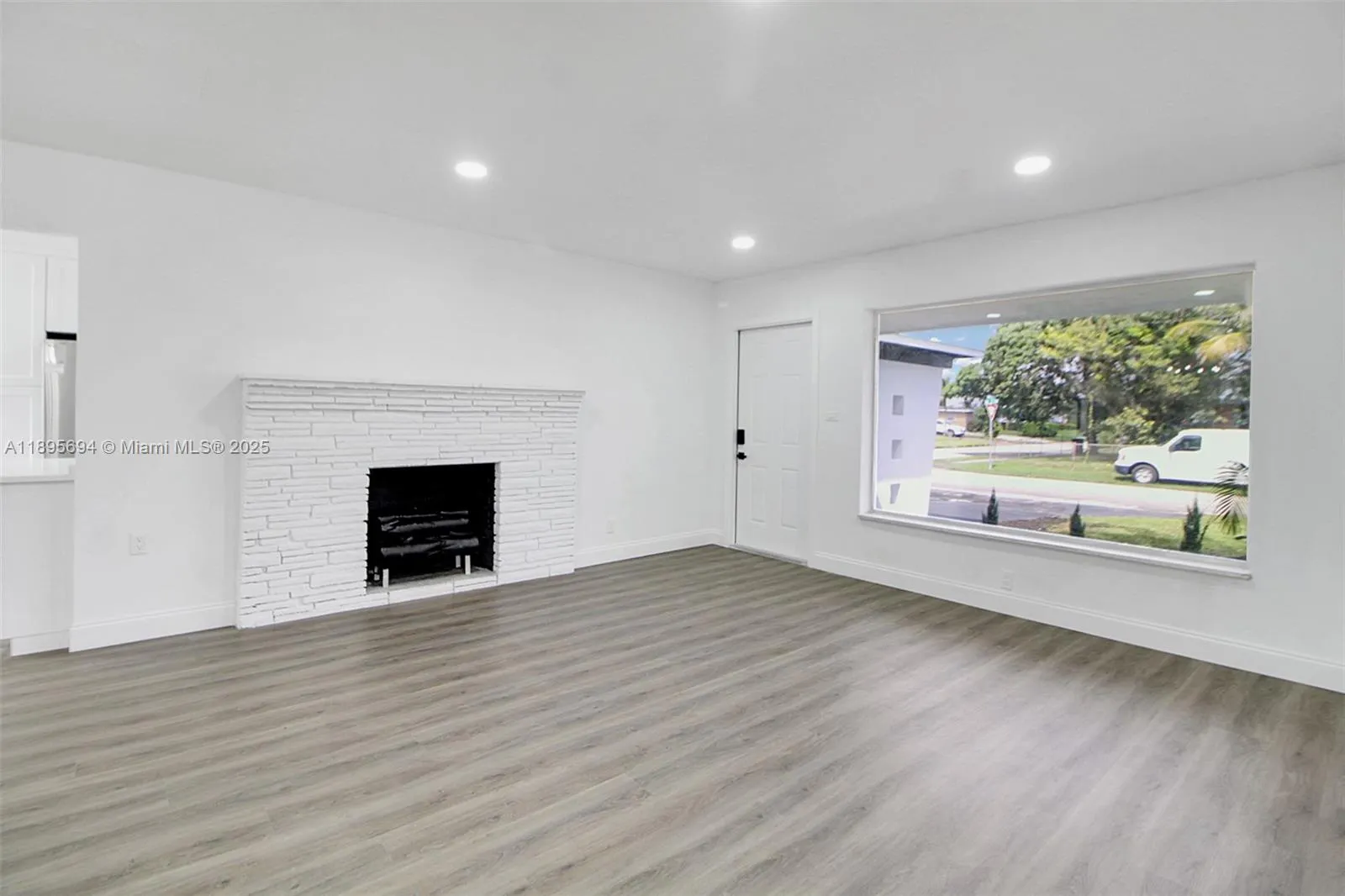 2880 SW 2nd St