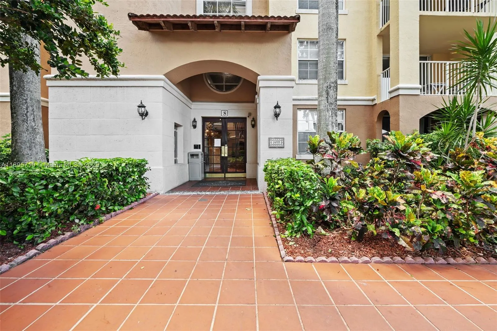 19555 E Country Club Dr, #8308