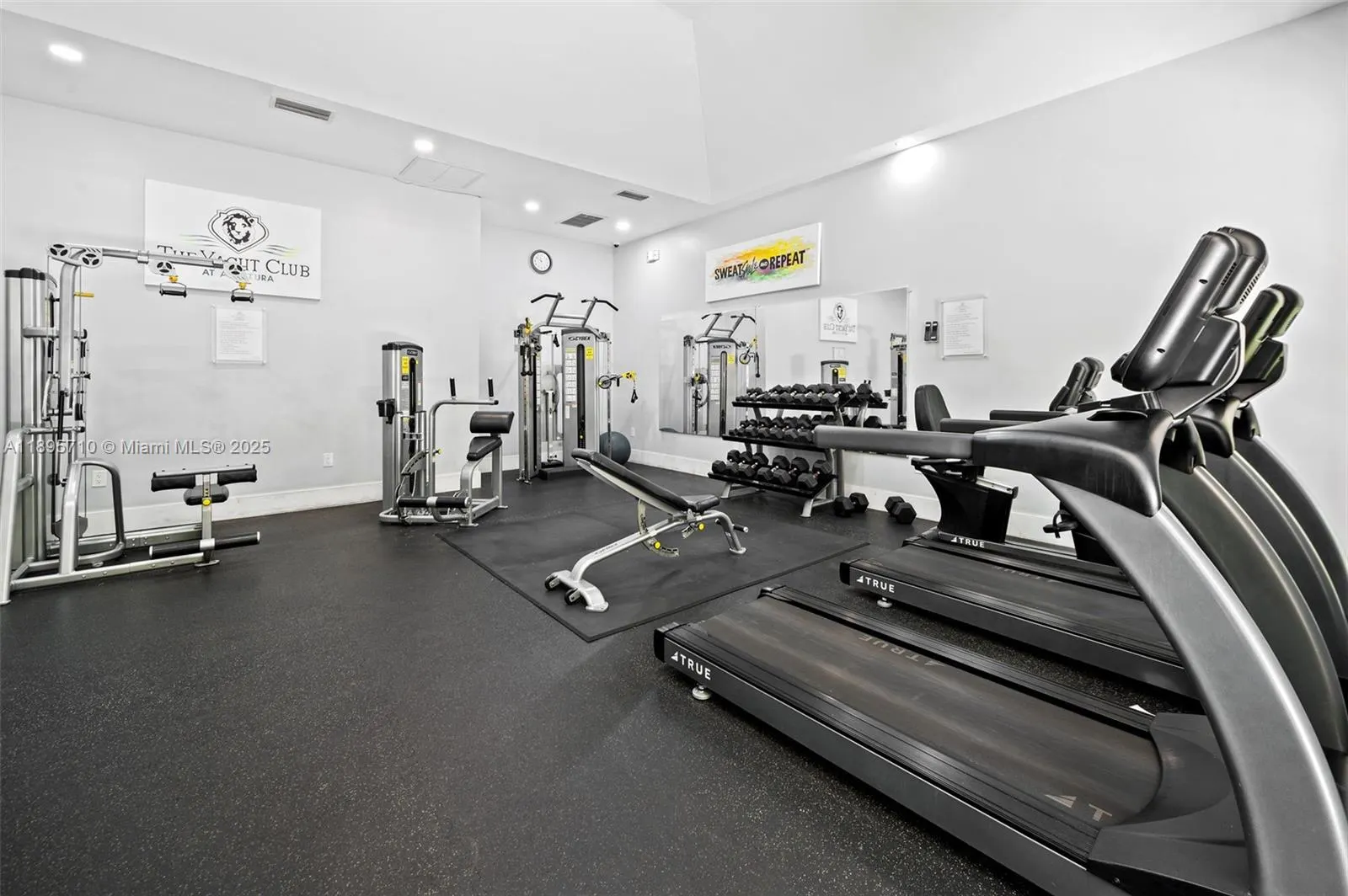 19555 E Country Club Dr, #8308