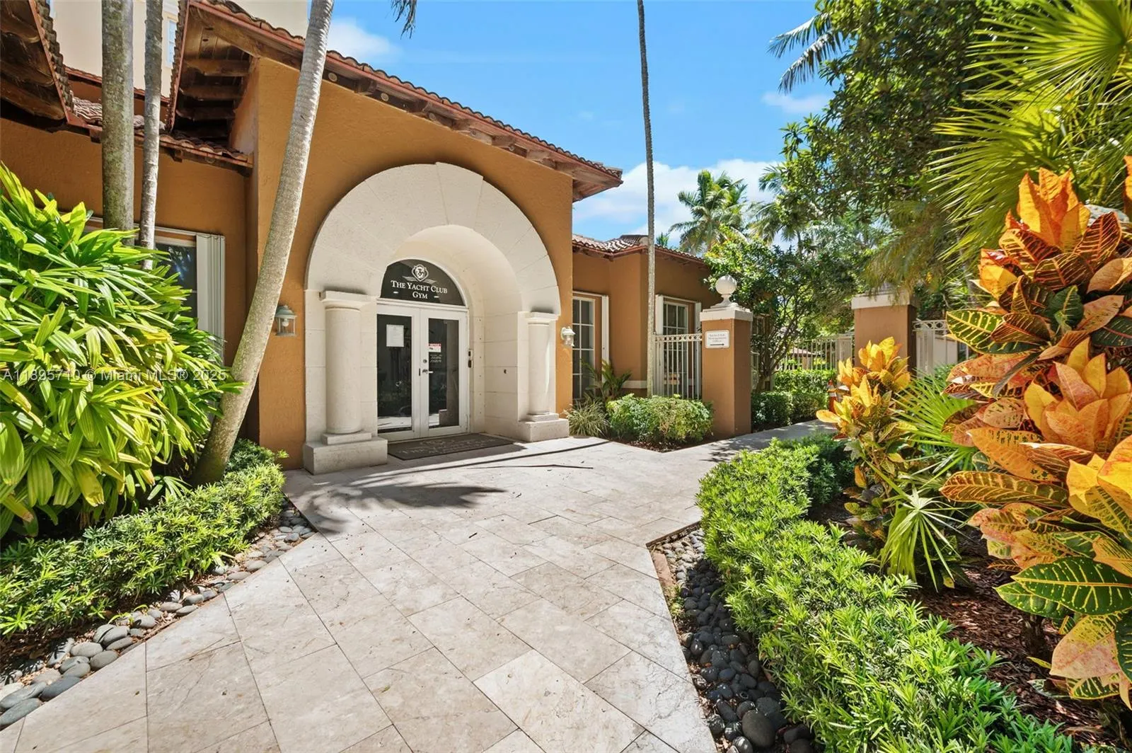 19555 E Country Club Dr, #8308