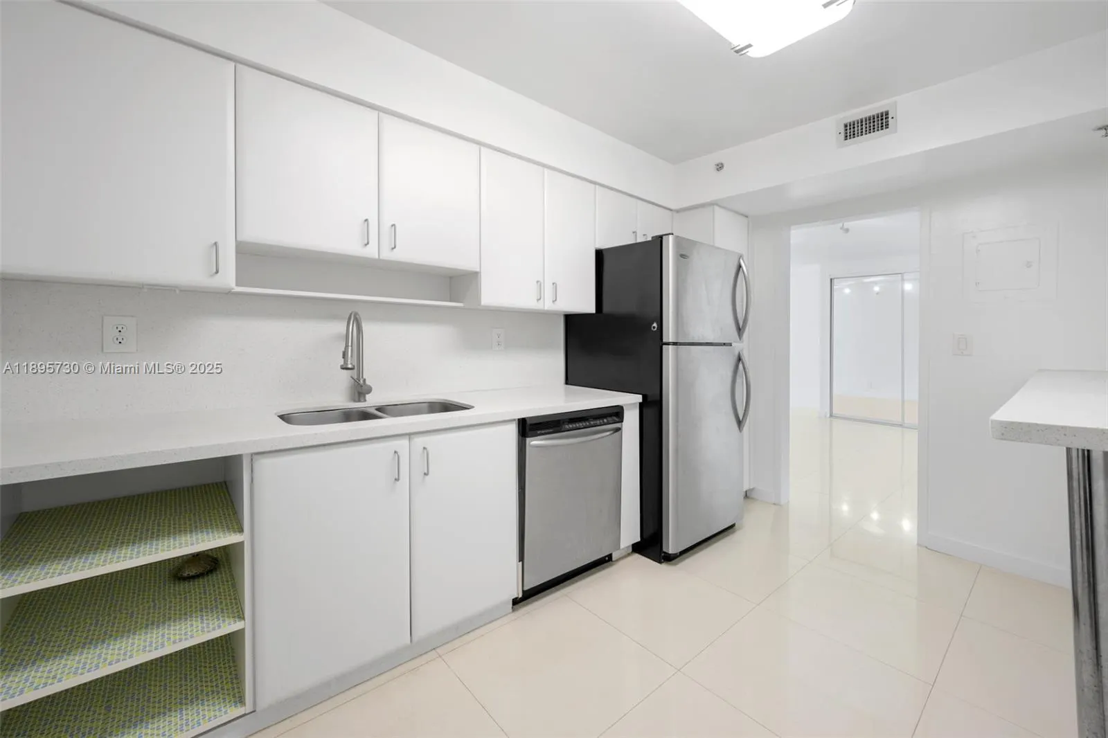 9195 Collins Ave, #812