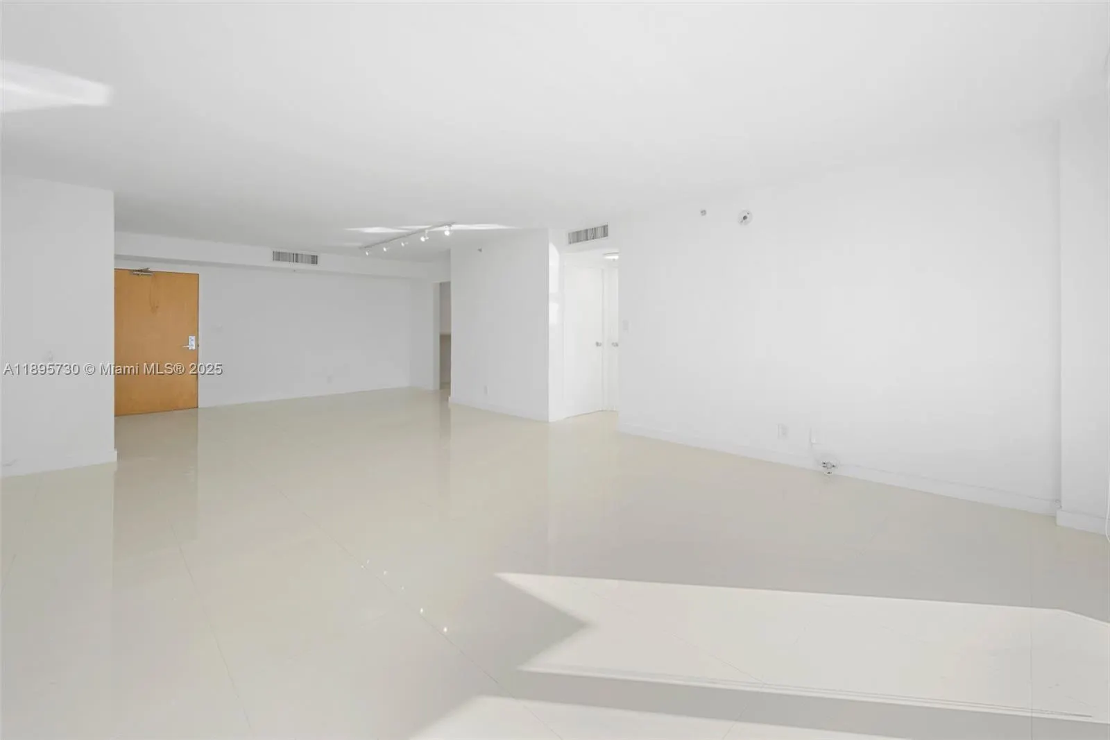 9195 Collins Ave, #812