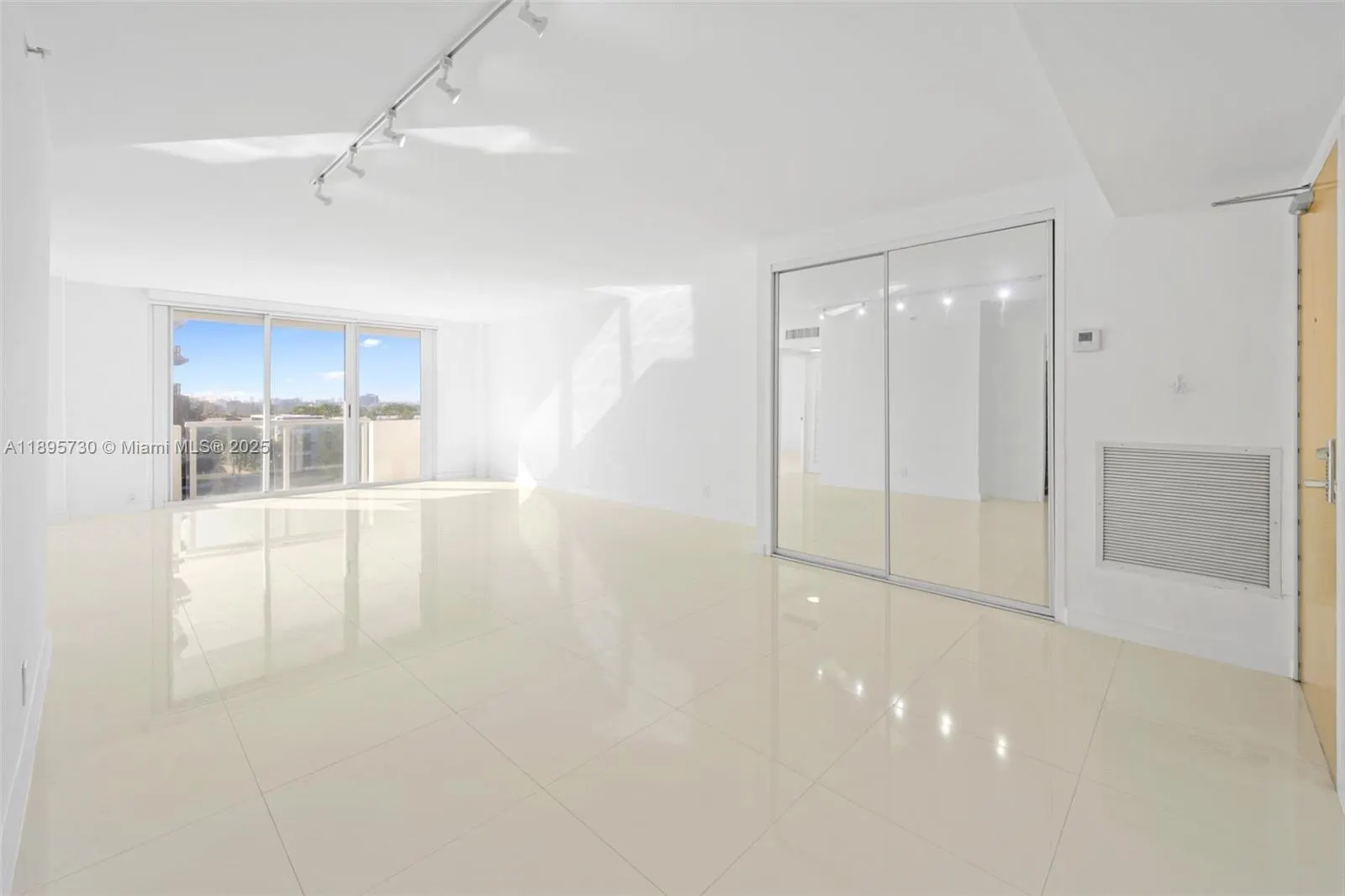 9195 Collins Ave, #812