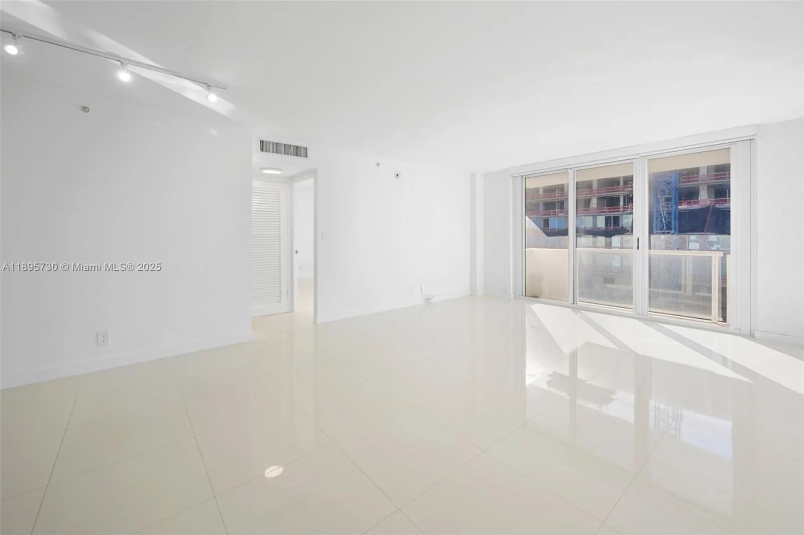 9195 Collins Ave, #812