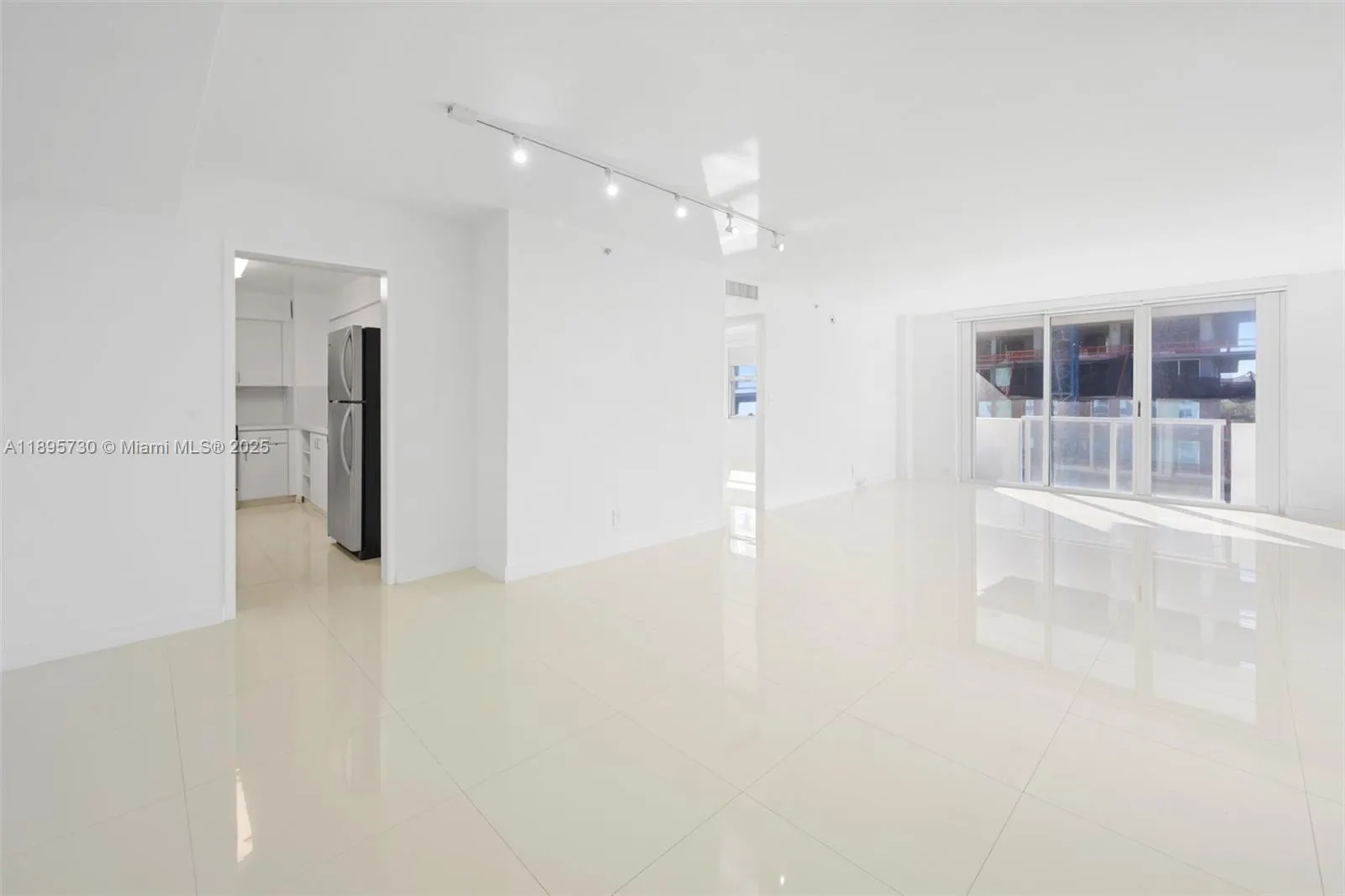 9195 Collins Ave, #812