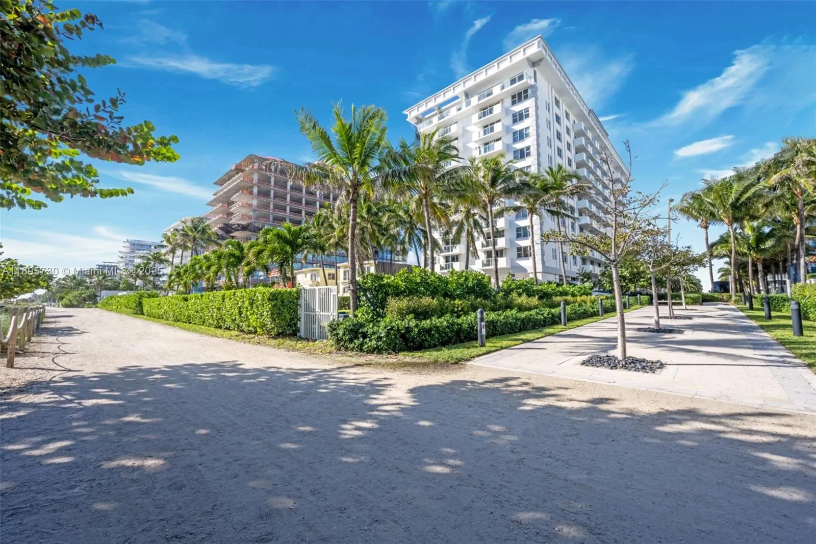 9195 Collins Ave, #812
