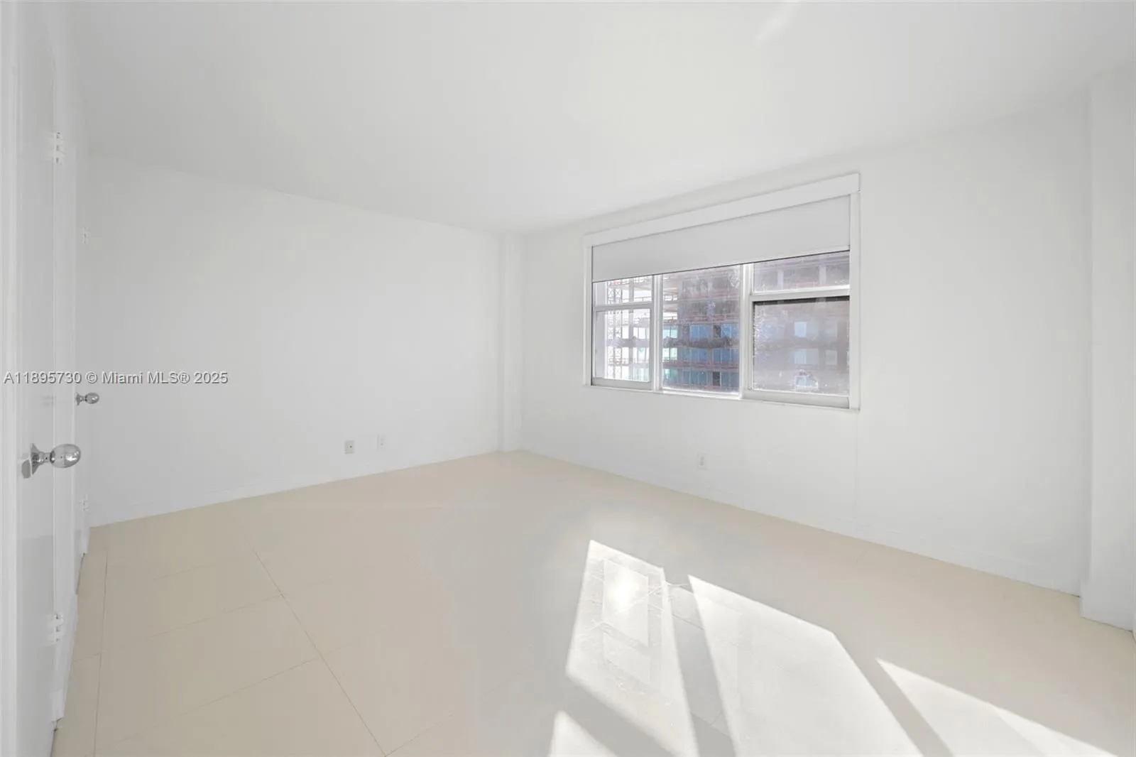 9195 Collins Ave, #812