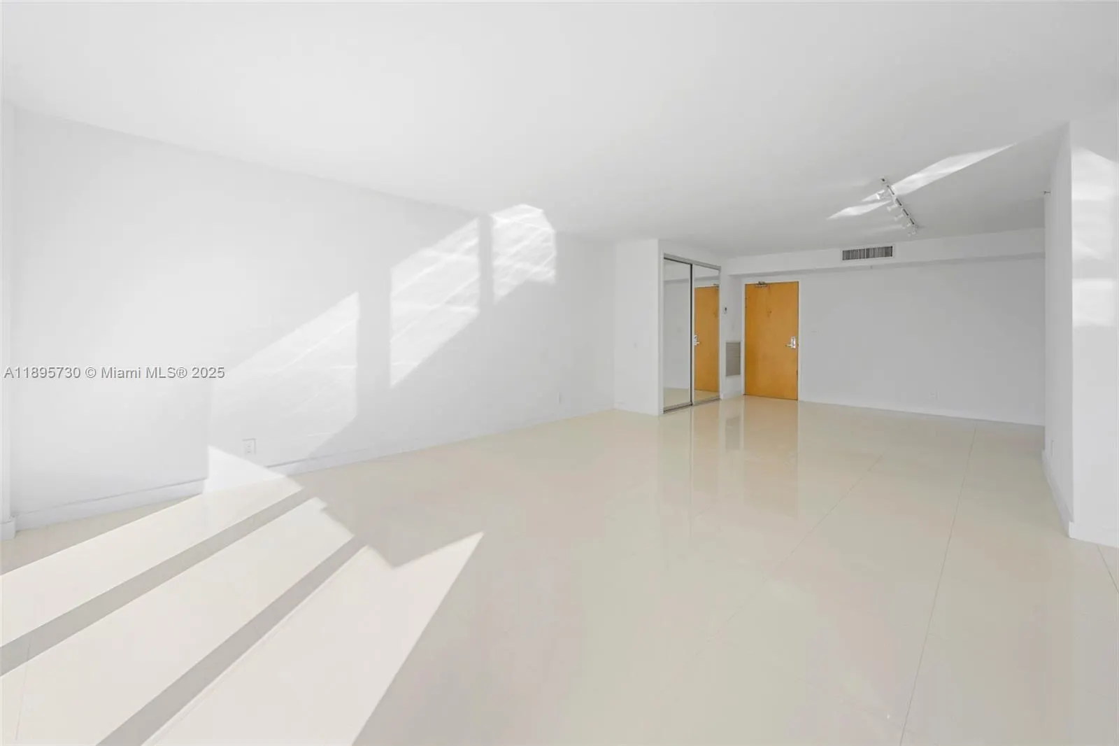9195 Collins Ave, #812