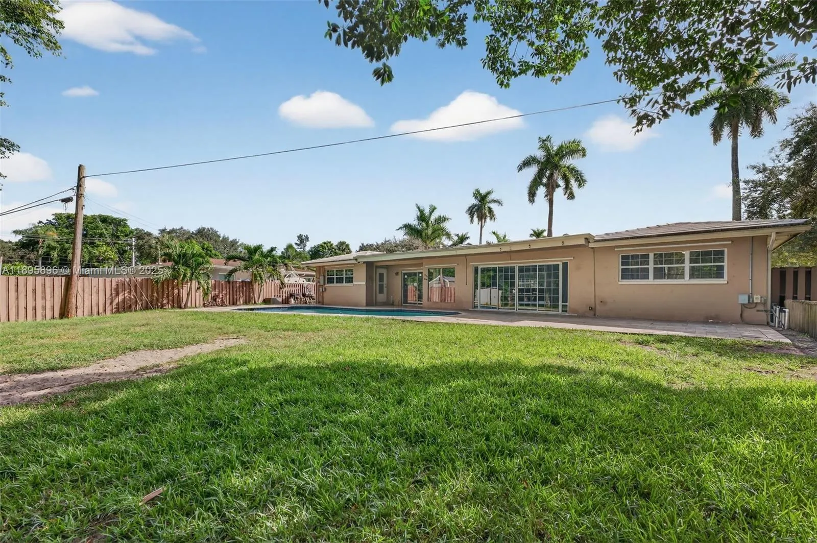 801 Holly Ln