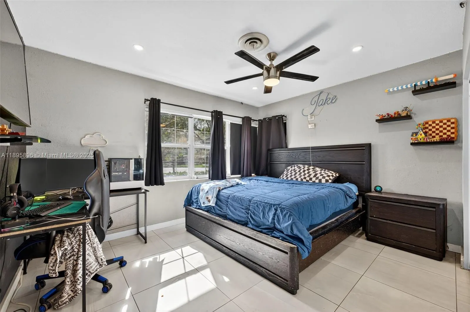 801 Holly Ln