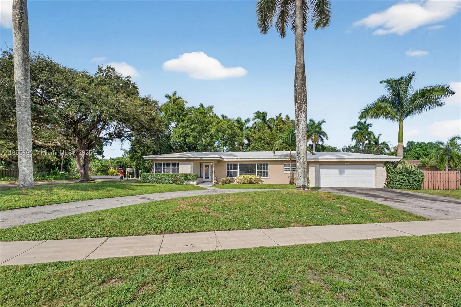 801 Holly Ln