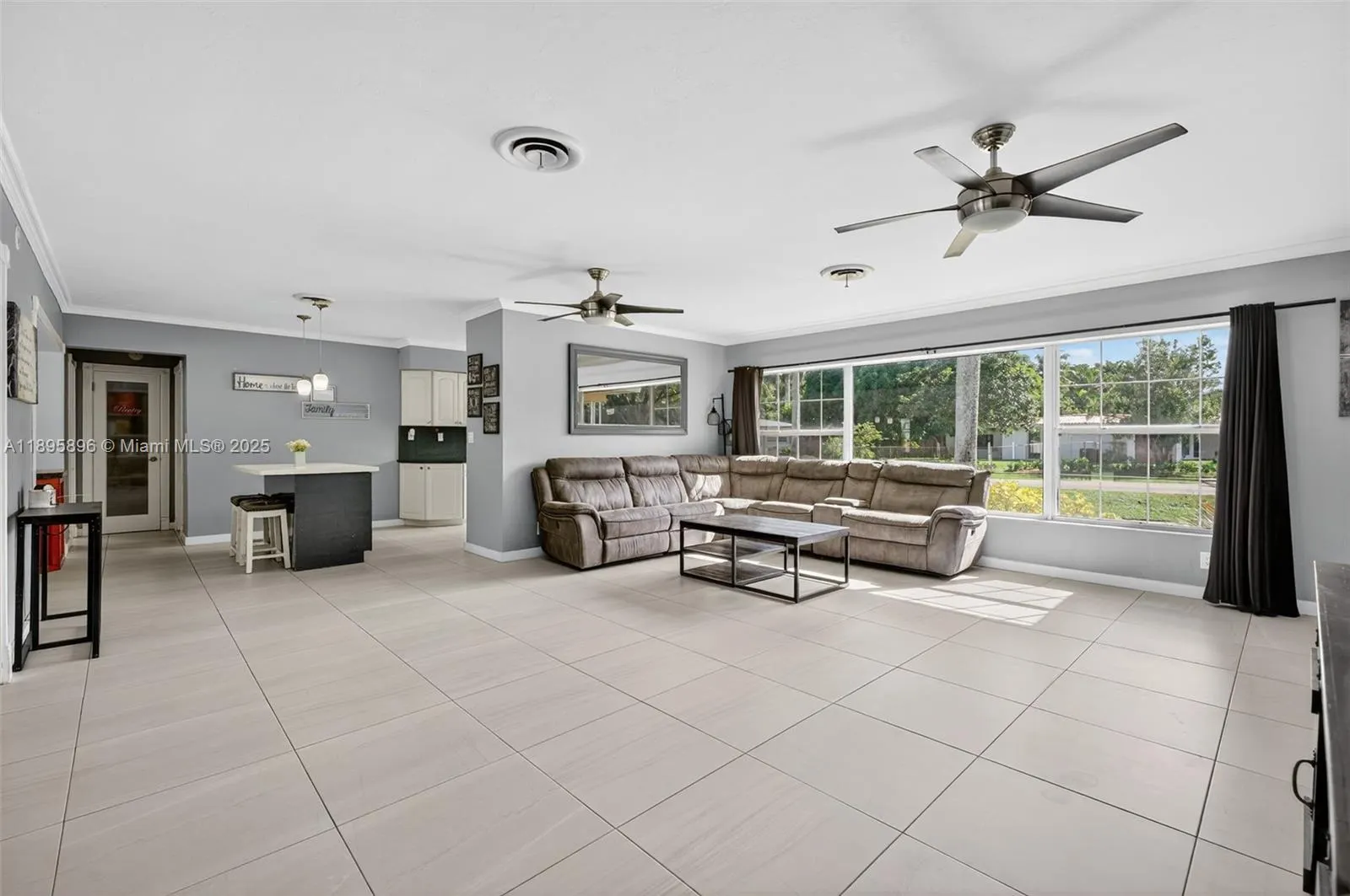 801 Holly Ln