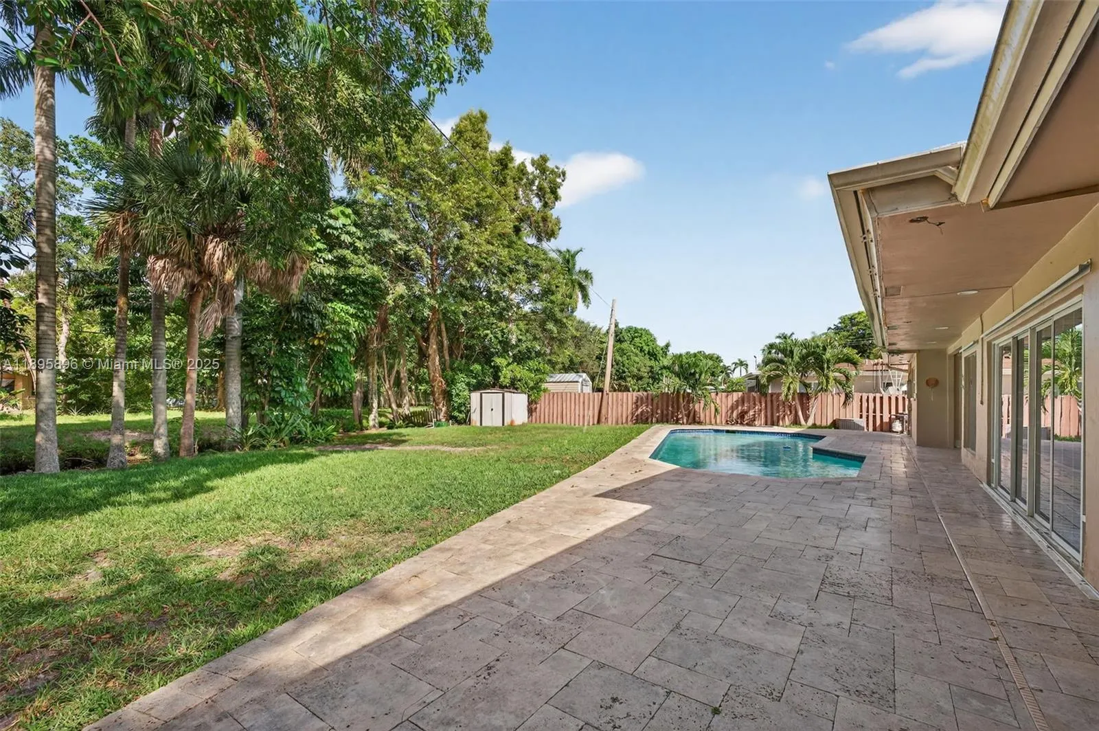 801 Holly Ln