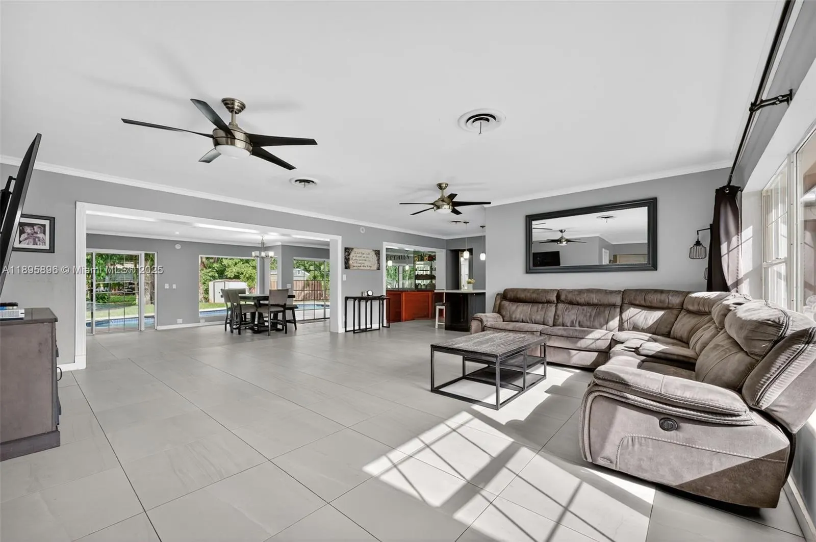 801 Holly Ln