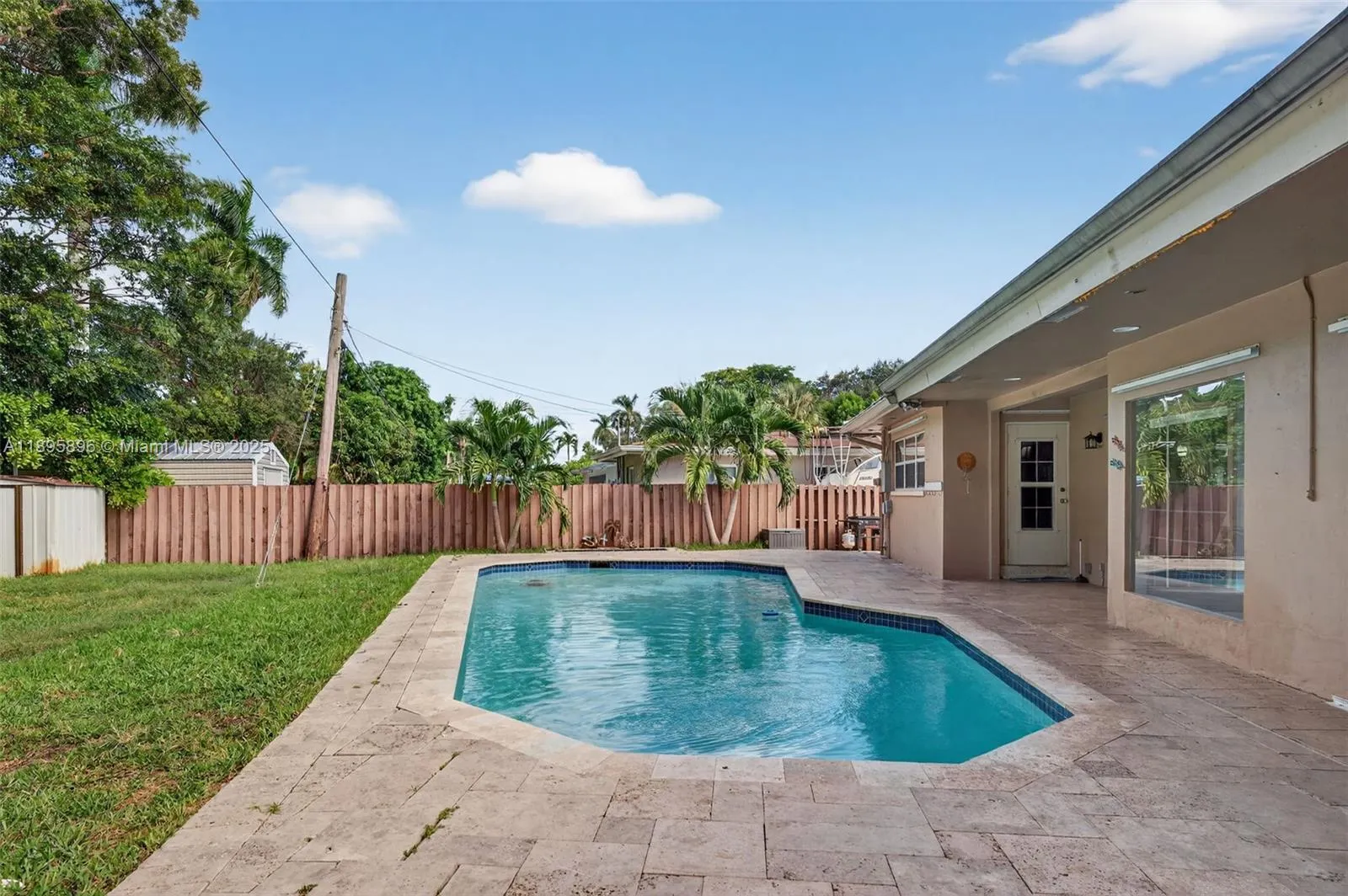 801 Holly Ln