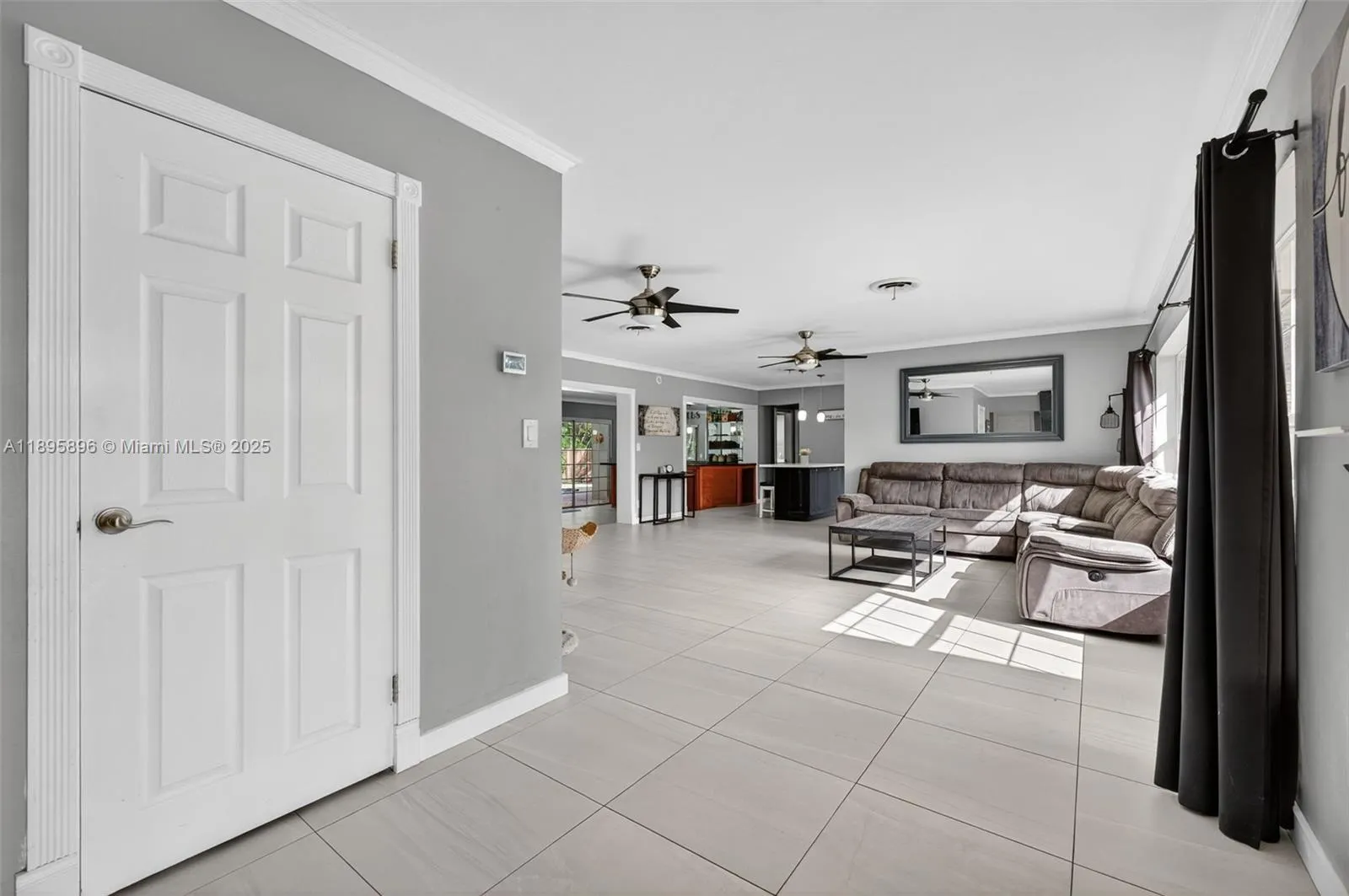 801 Holly Ln