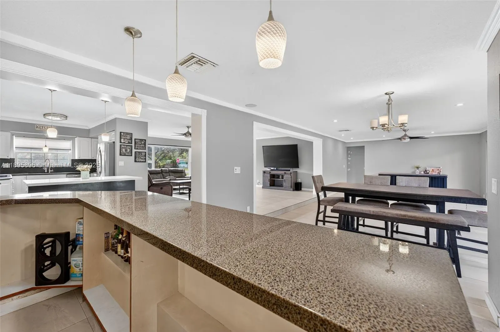 801 Holly Ln