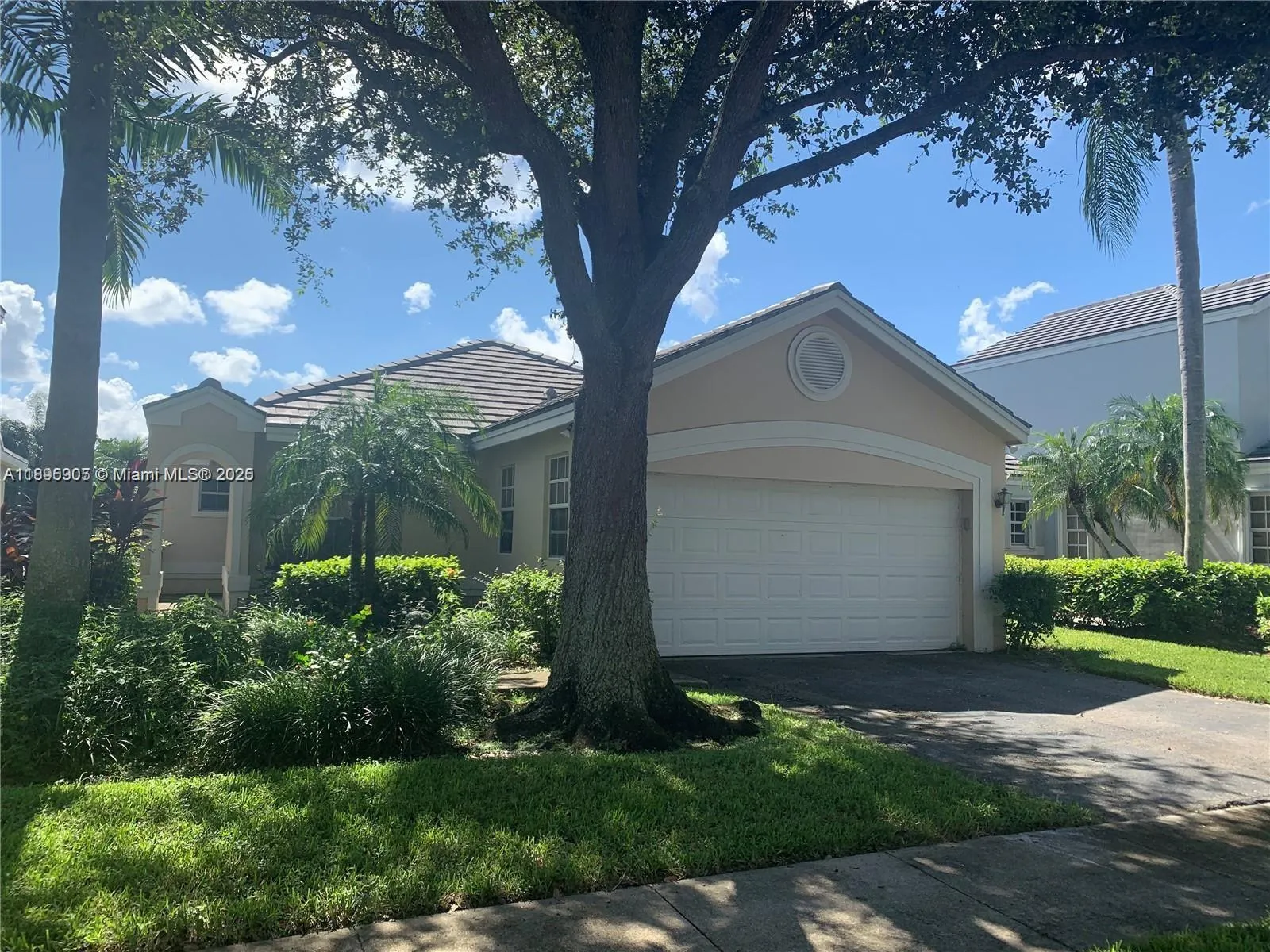 2917 Myrtle Oak Cir