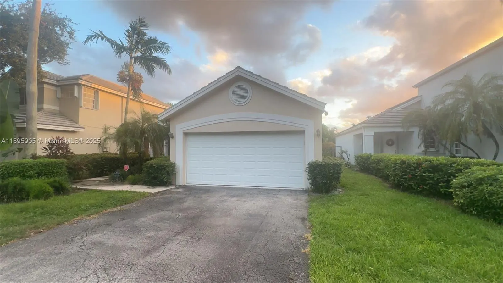 2917 Myrtle Oak Cir