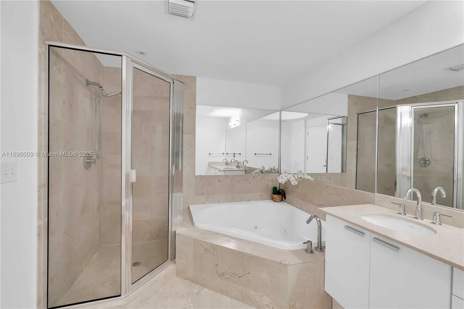 3131 NE 188th St, #2-1005