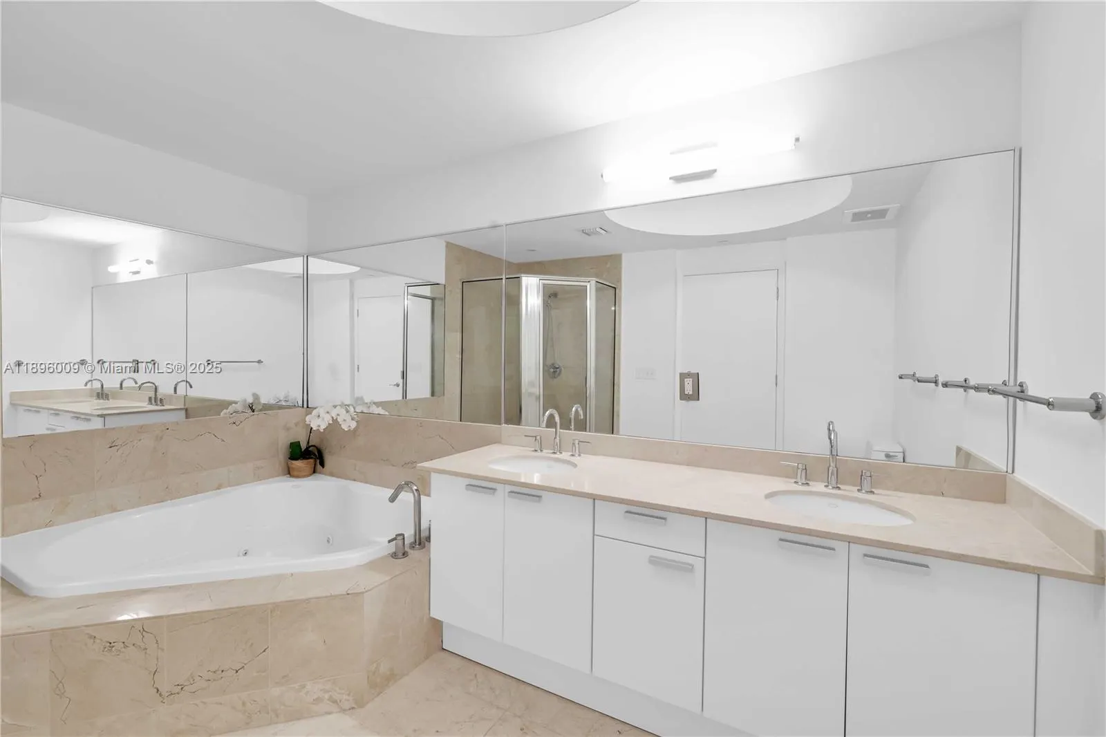 3131 NE 188th St, #2-1005
