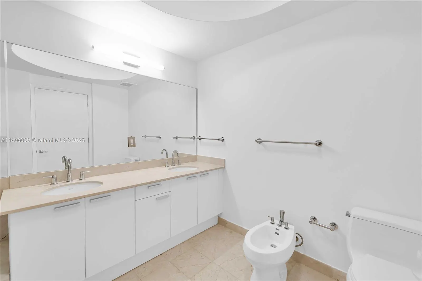 3131 NE 188th St, #2-1005