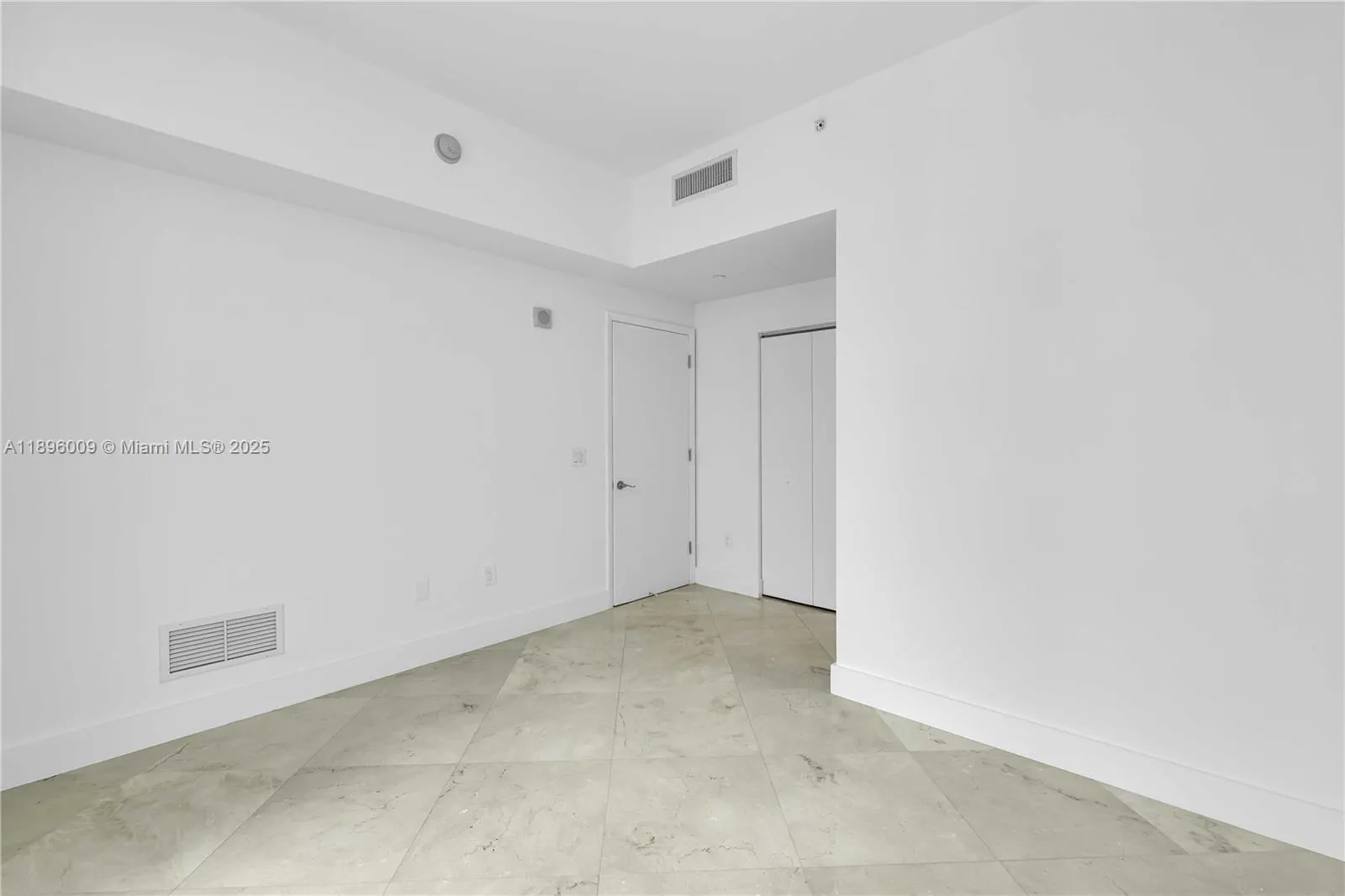 3131 NE 188th St, #2-1005