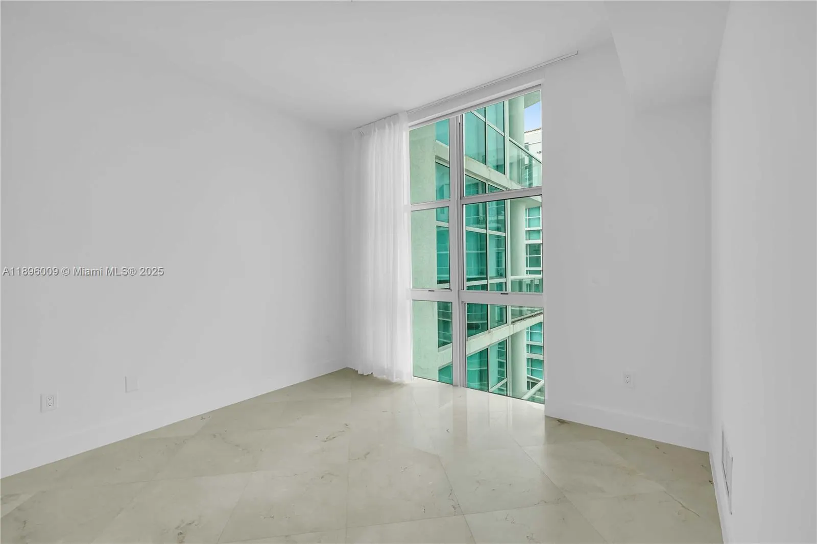 3131 NE 188th St, #2-1005
