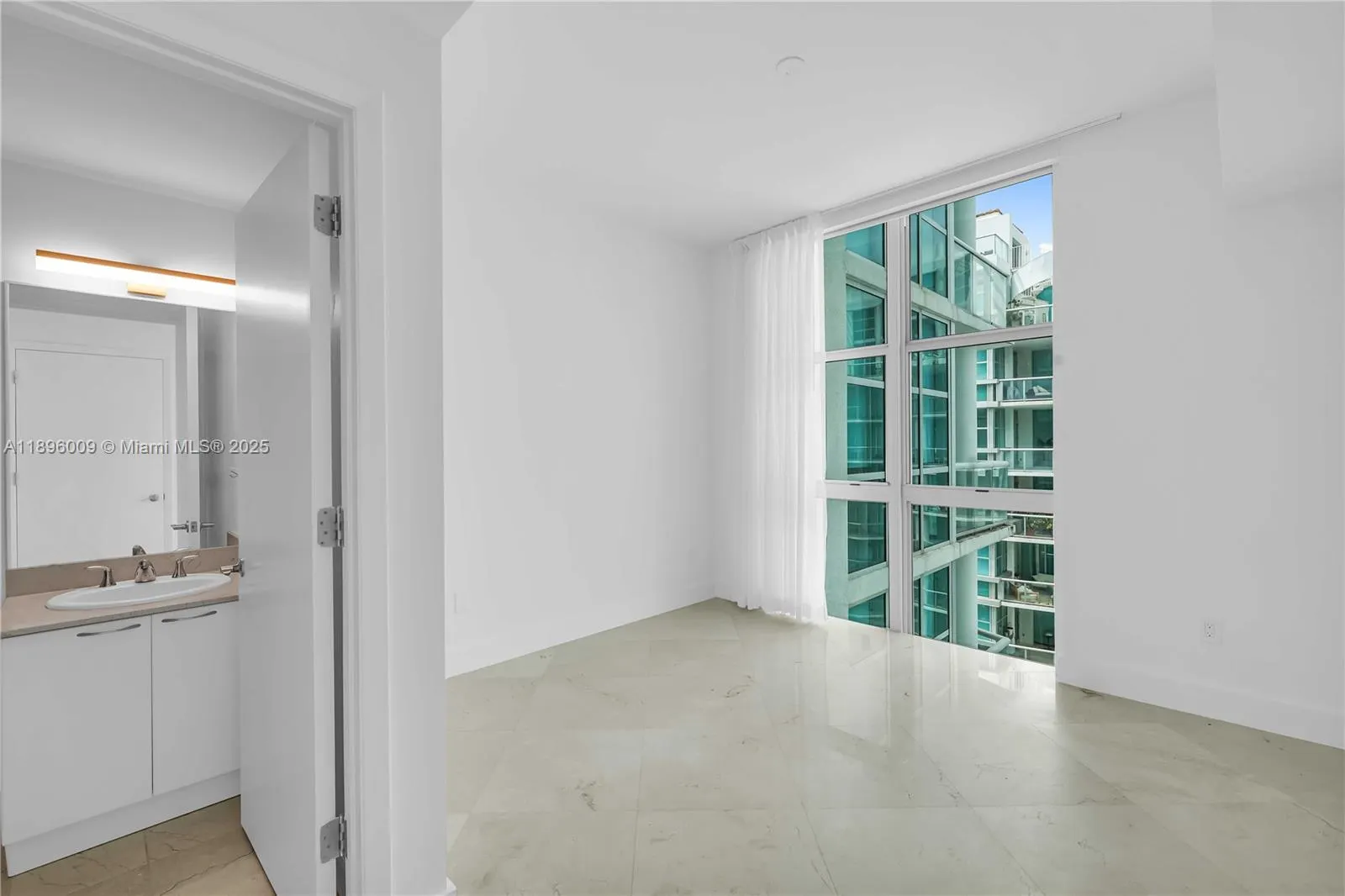 3131 NE 188th St, #2-1005