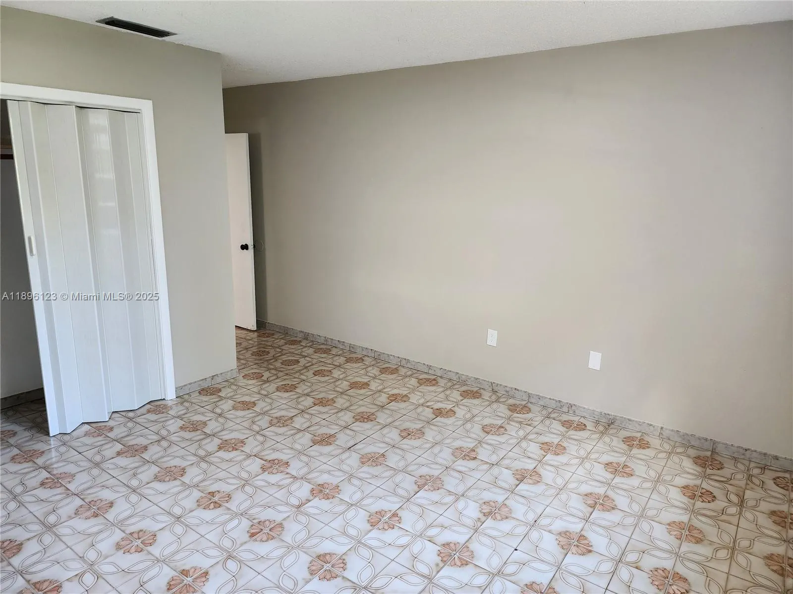 74 E 17th St, #70