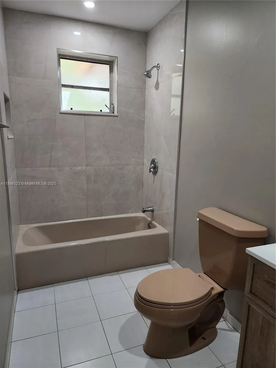 74 E 17th St, #70
