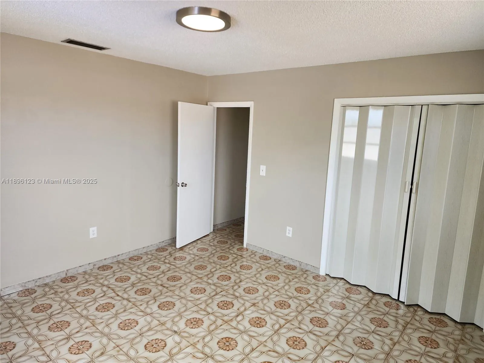 74 E 17th St, #70