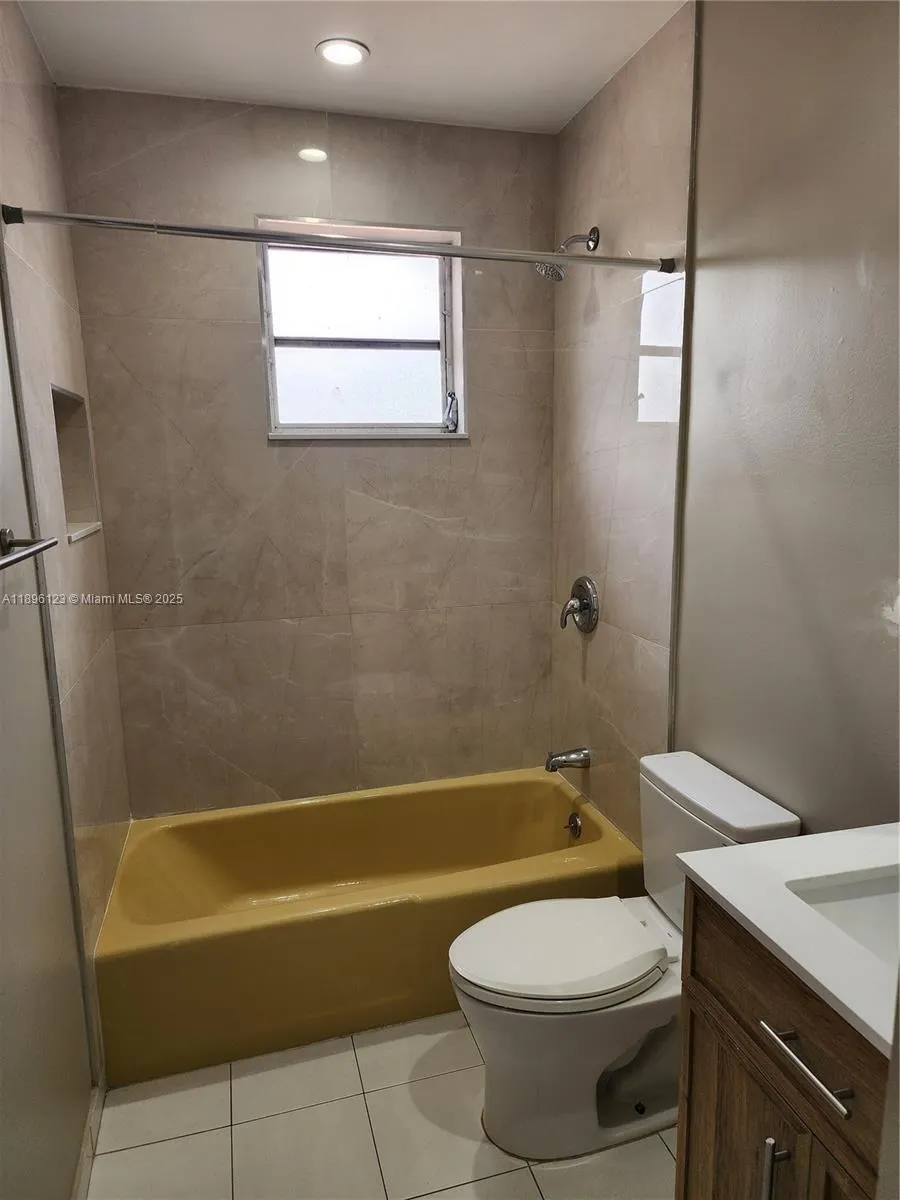 74 E 17th St, #70