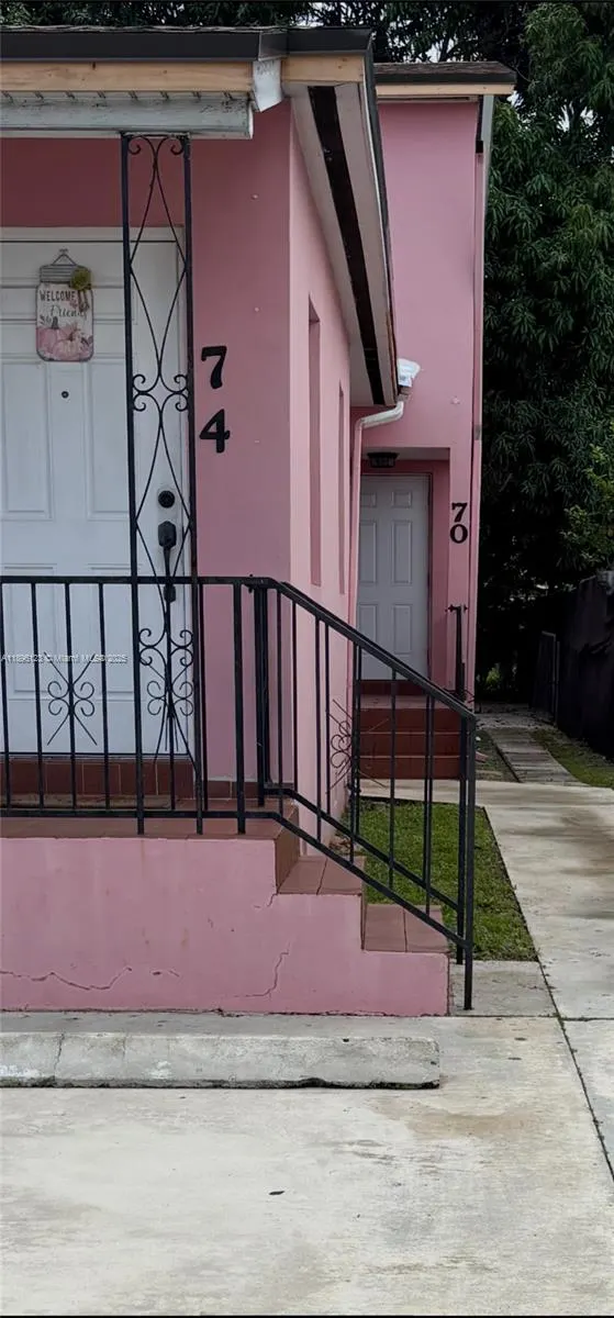 74 E 17th St, #70