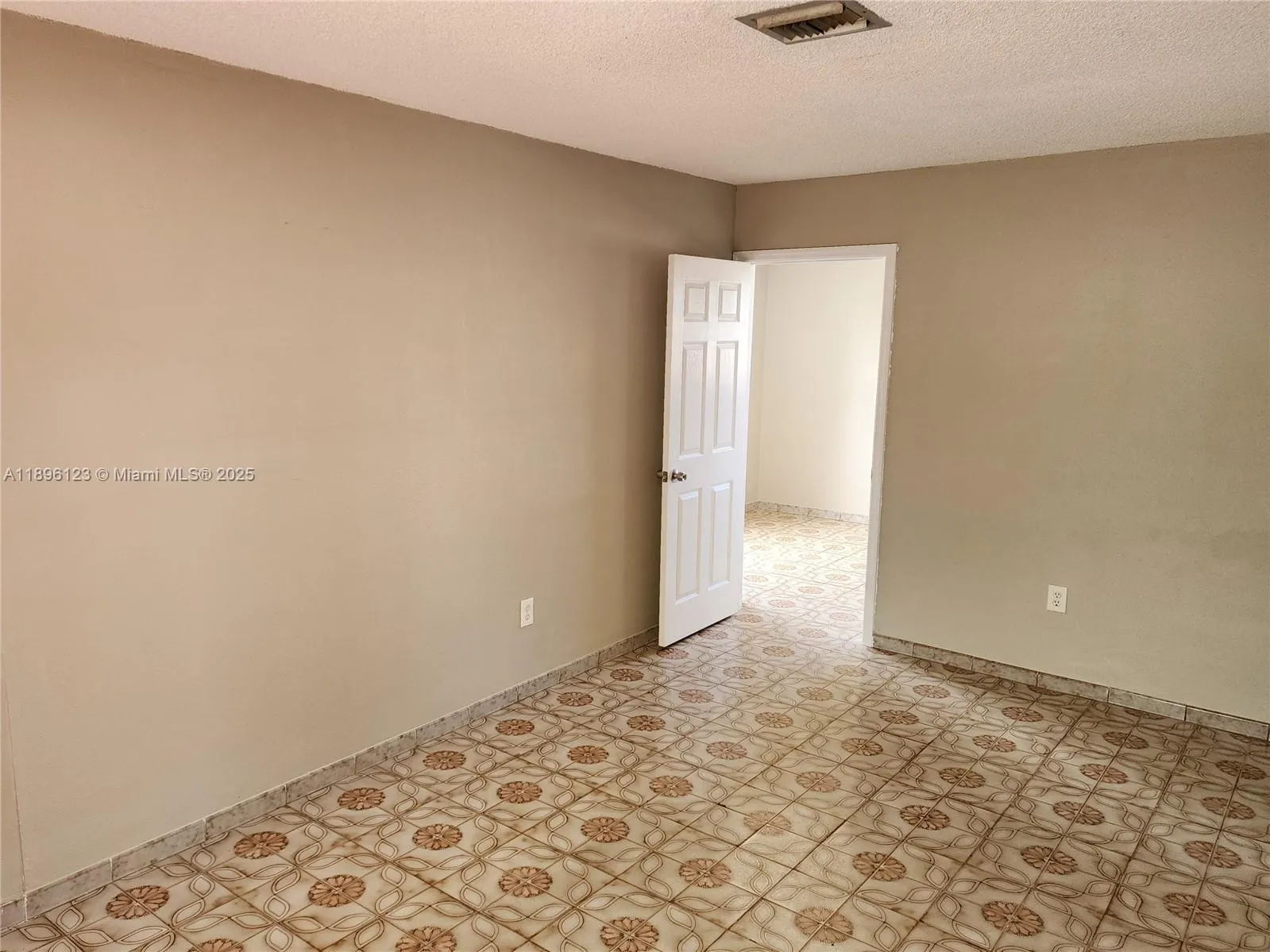 74 E 17th St, #70