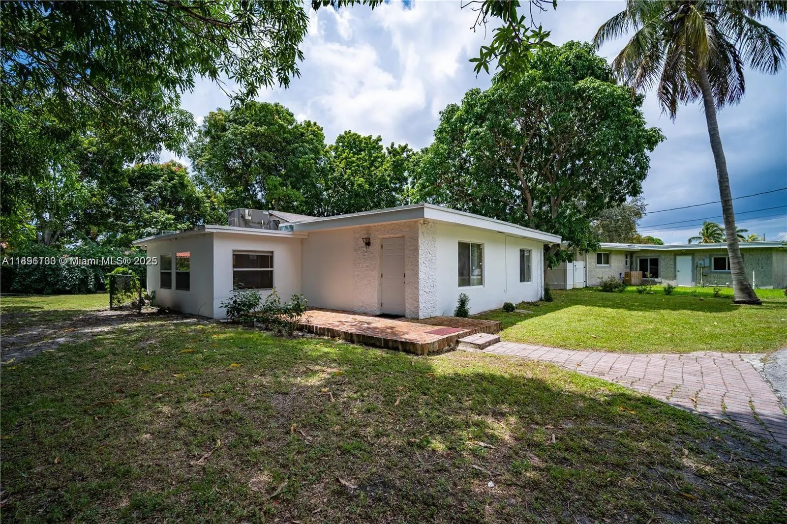28 NE 164th St