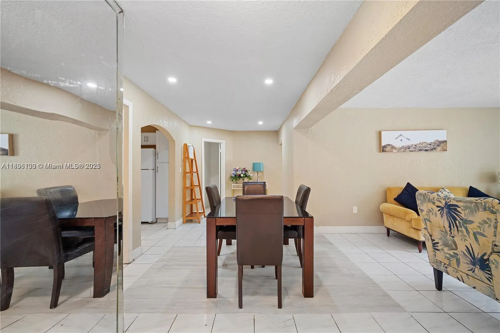 28 NE 164th St