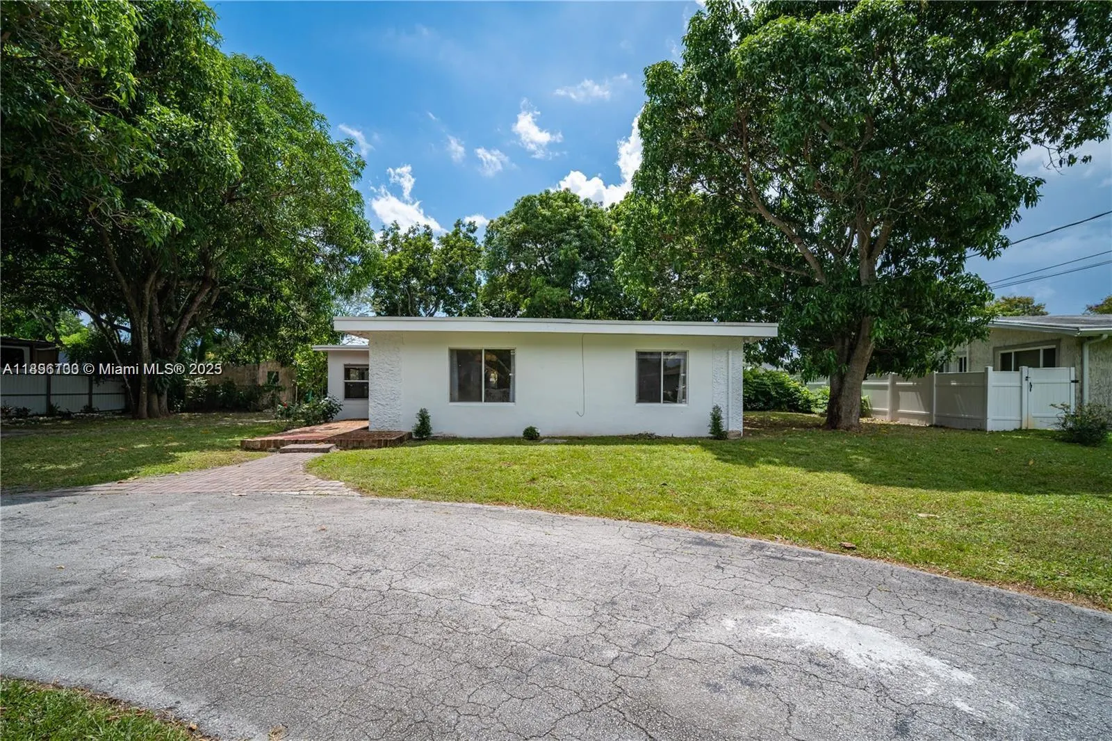28 NE 164th St