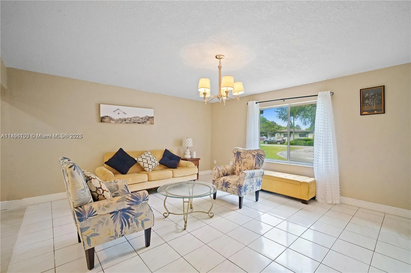 28 NE 164th St