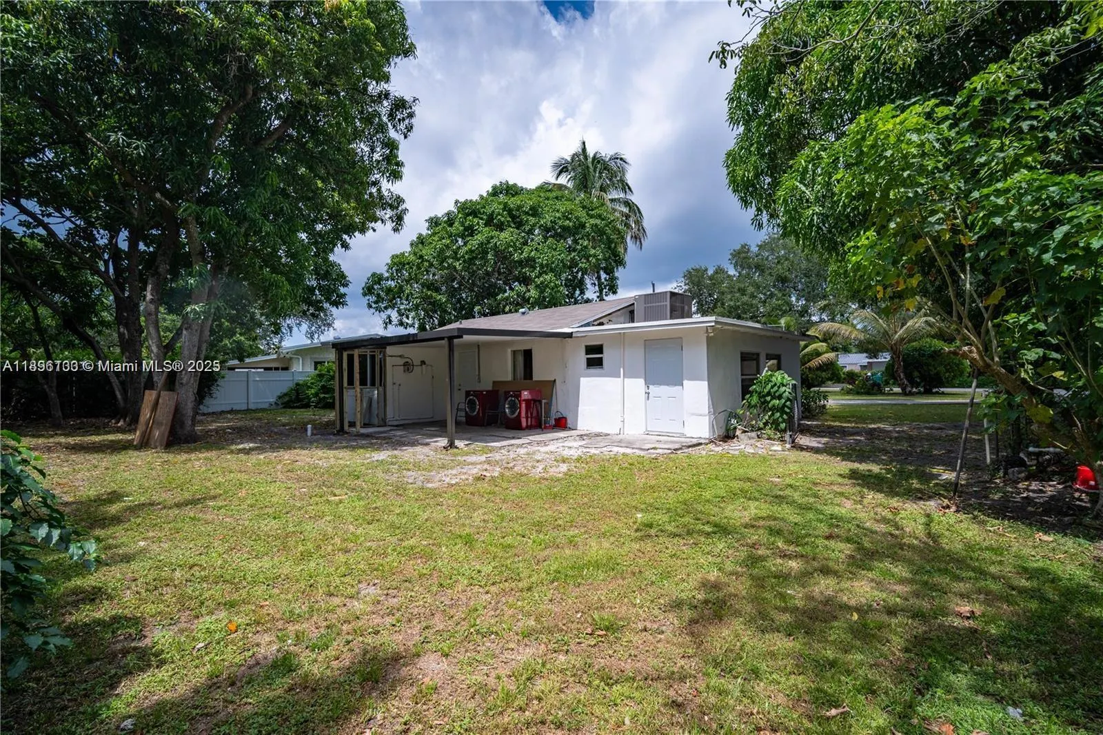 28 NE 164th St