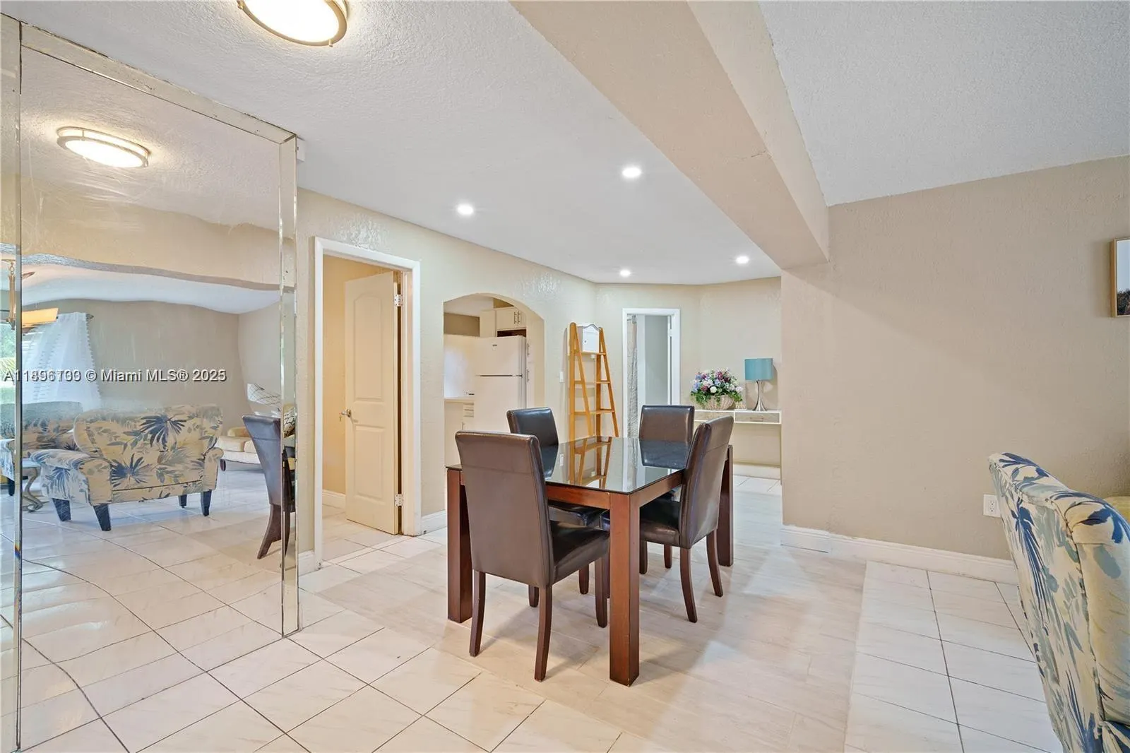 28 NE 164th St