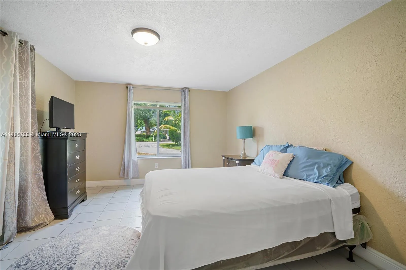 28 NE 164th St