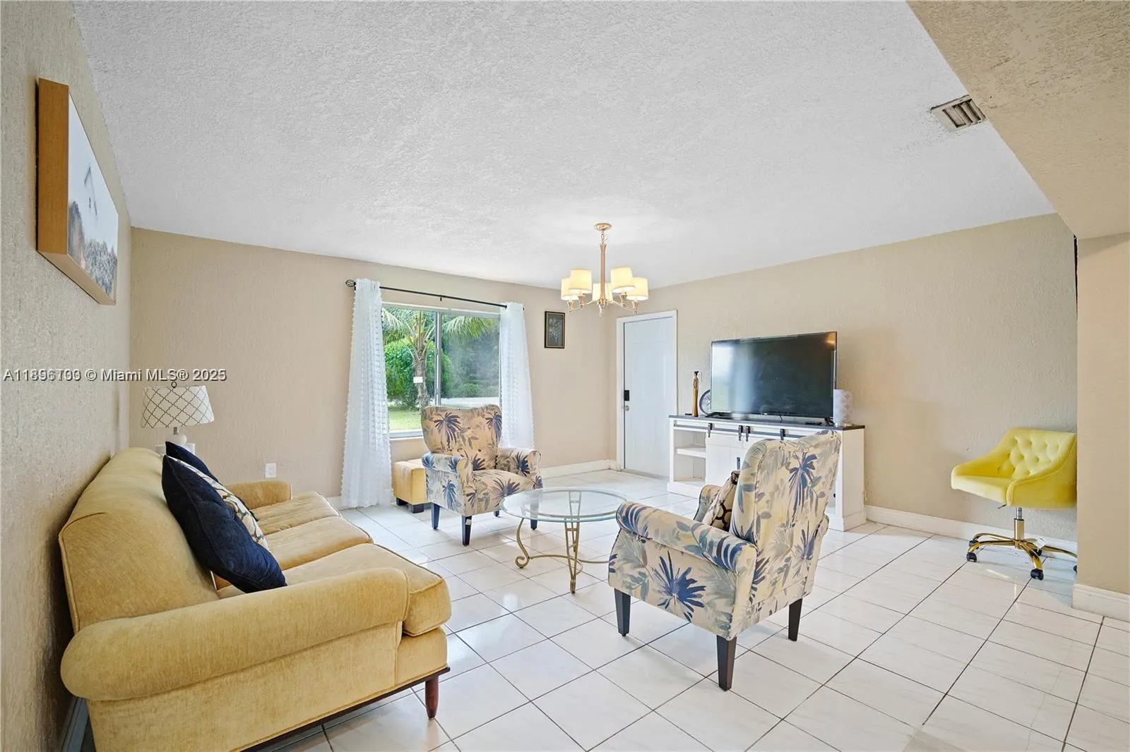28 NE 164th St