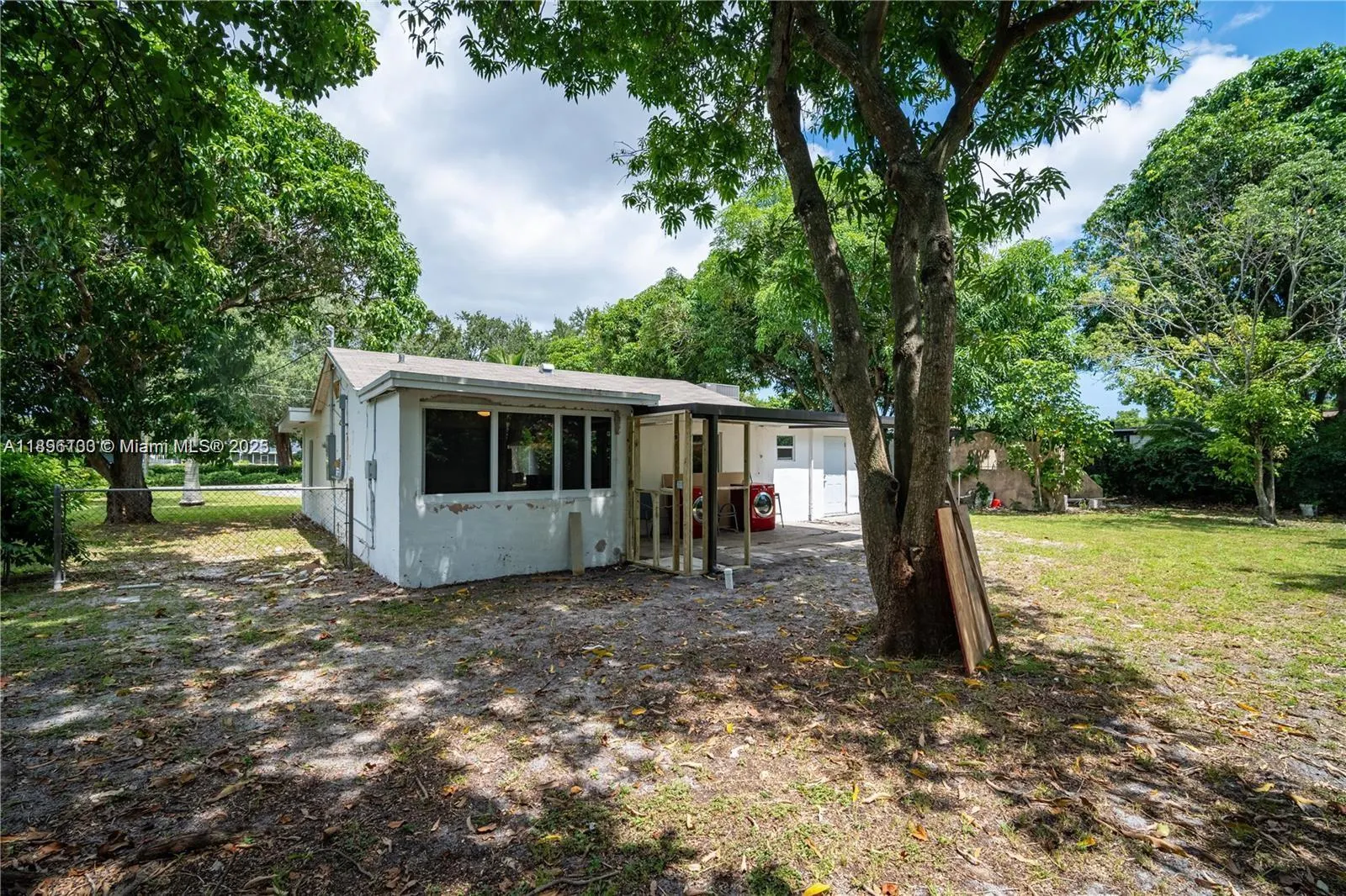 28 NE 164th St