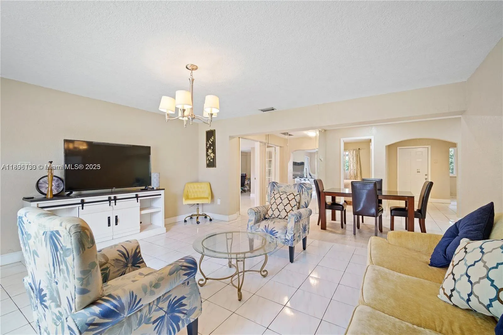 28 NE 164th St