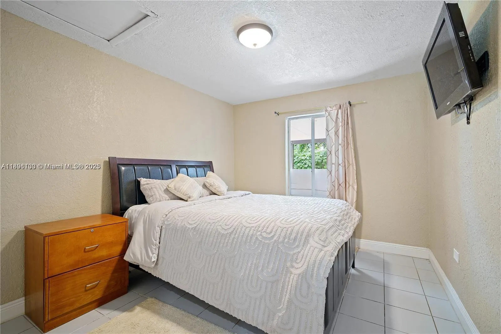 28 NE 164th St