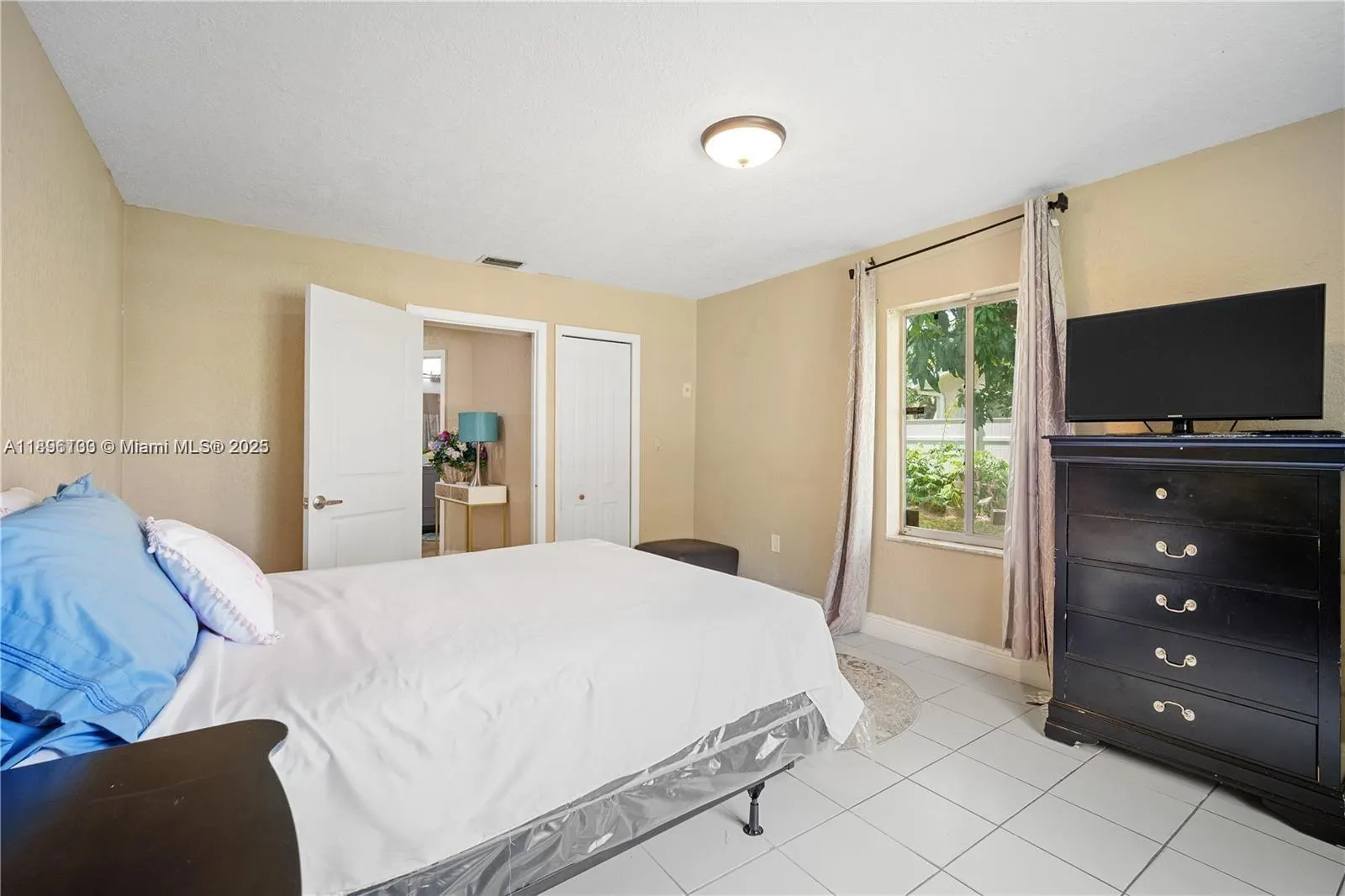 28 NE 164th St